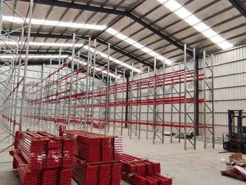 Alquiler Galpón en Área Productiva La Plata. Av 520 y 200
