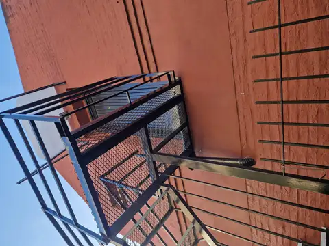 Departamento tipo casa en alquiler en Florida Mitre/Este