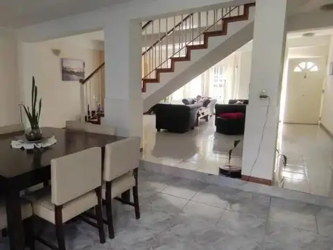 Casa en Venta en Garin, USD 179.000