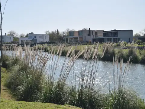 Terreno en Pilar sobre cancha de Polo  