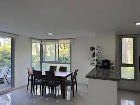 Roosevelt Avenue 007