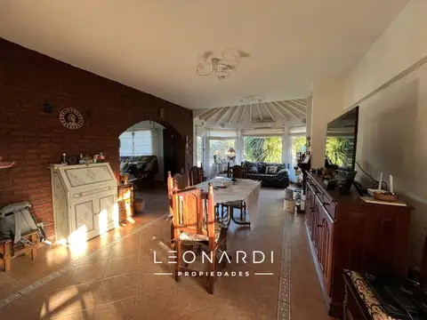 Casa 4 ambientes con 2 baños