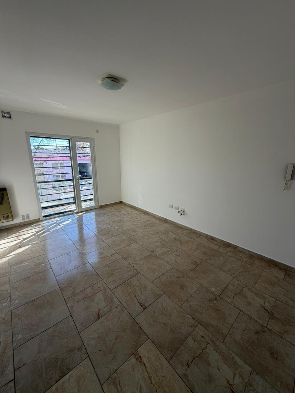 DEPTO SEMICENTRO - 1 DORM - 2 BALCONES - ESTACIONAMIENTO
