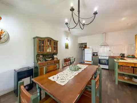 Venta  casa de 1 dormitorio con pileta barrio Lomas de Alicia, Baigorria