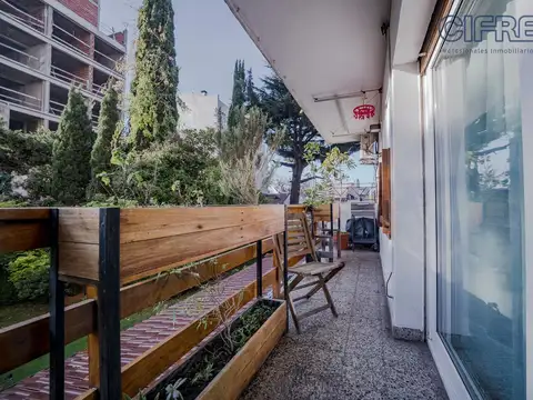 Departamento de 3 ambientes con balcón, dependencia y cochera cubierta!