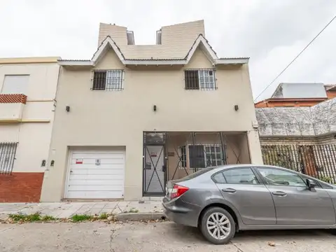 Casa 6 ambientes con 2 baños