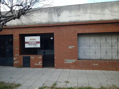 Venta! CASA 4 AMB. CON PATIO EN MORON SUR