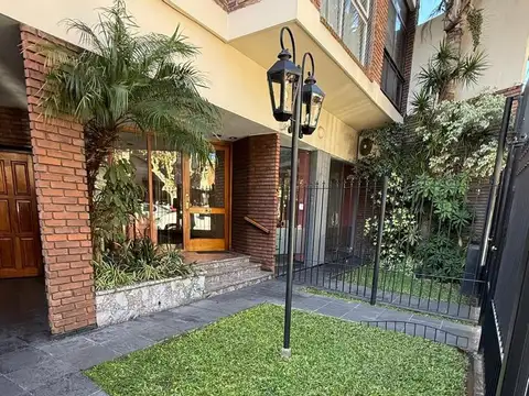 Departamento 3 ambientes con cochera, jardin con parrilla