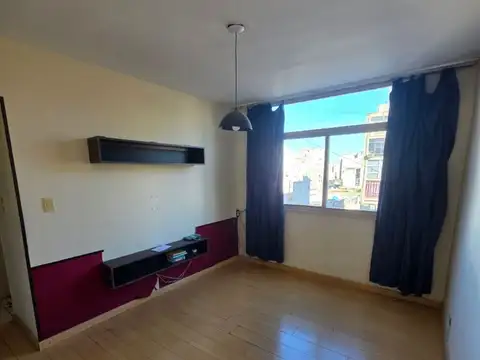 Avenida Hipólito Yrigoyen 1500