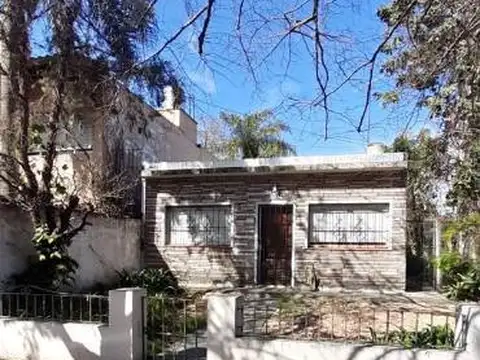 Casa de 3 ambientes a metros de Santa Rosa