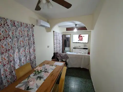 Casa 6 ambientes con 2 baños