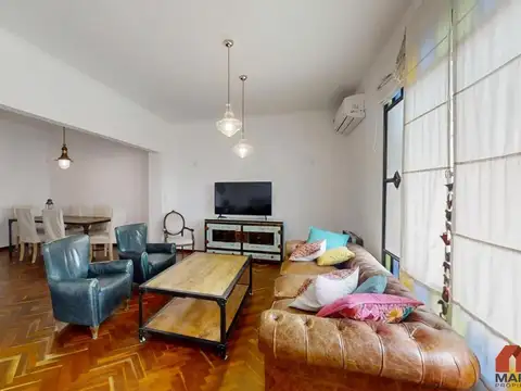 Casa en Venta de 4 Ambientes en Olivos con Jardín y Escritorio