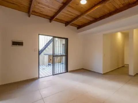 VENTA - CASA EN PH DOS DORMITORIOS CON PATIO Y TERRAZA - BARRIO ECHESORTU