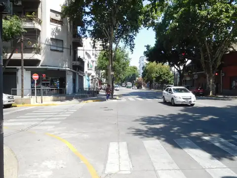 LOCAL COMERCIAL -ESQUINA .PATRICIOS Y PALACIOS