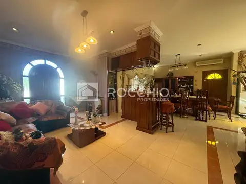 Casa en Venta con 7 cocheras