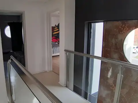 Casa en Alquiler con 2 cocheras