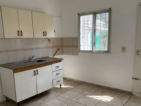 Casa 3 ambientes con 1 baño
