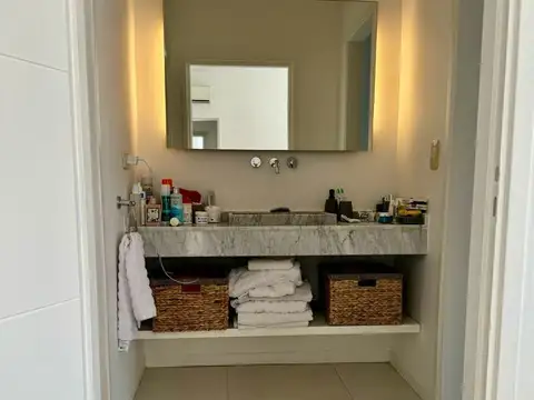 Casa en Venta con 4 cocheras