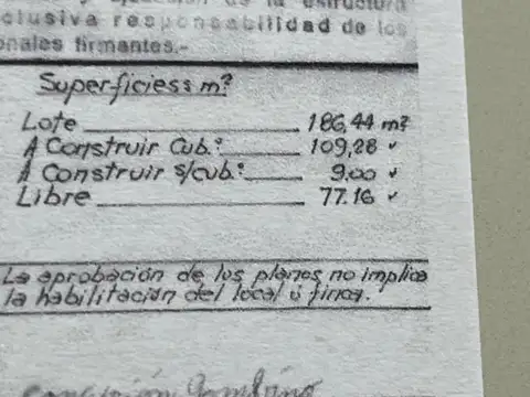 Apto Credito Venta 2 Galpones 186m2 en P.lanta Baja ,Caseros