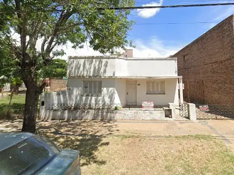 Casa céntrica en venta a reciclar.