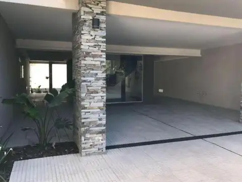 Av Rivadavia 15700, Piso 1