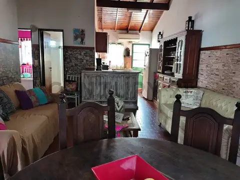 Venta Casa tipo chalet barrio Colcas Don Torcuato, con monoambiente, acceso independiente