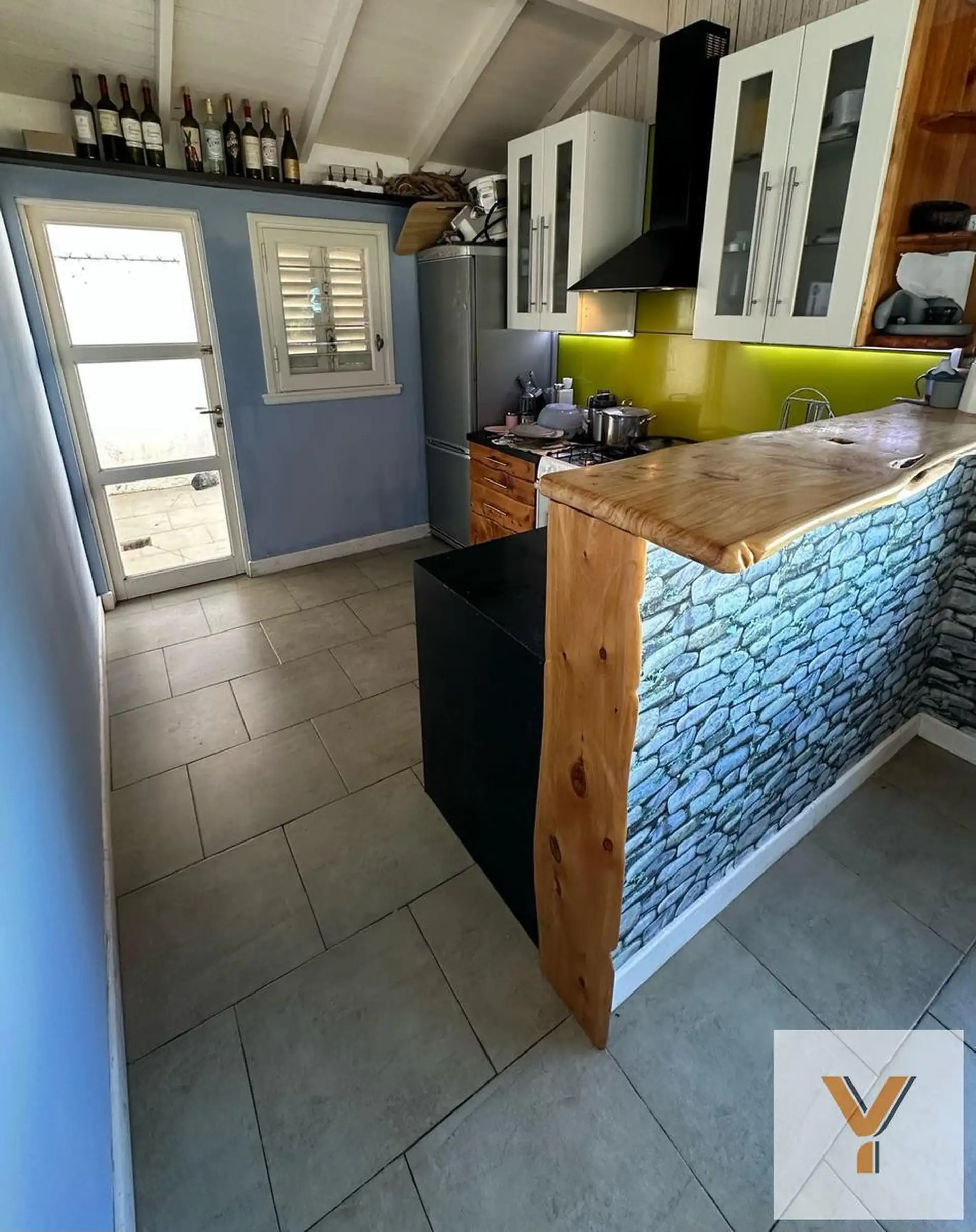 Casa 3 dorm, 73 m² cubiertos + patio y parrilla — 481 e/ 6 y 8
