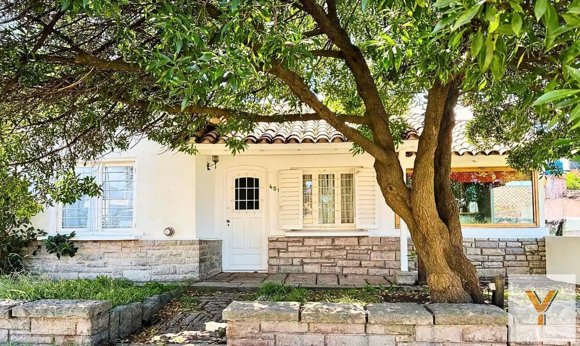 Casa 3 dorm, 73 m² cubiertos + patio y parrilla — 481 e/ 6 y 8