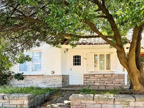 Casa en venta - 3 Dormitorios 2 Baños - 123Mts2 - Mar del Plata