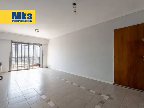 Departamento en venta de cuatro ambientes. Semipiso. Luminoso. Vista al río.