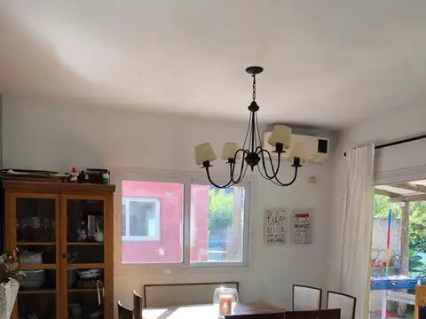 Casa en Alquiler con 2 cocheras