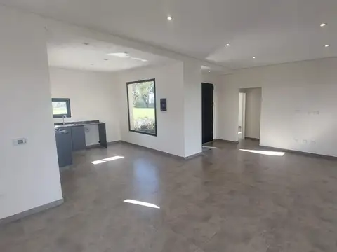 Casa 4 ambientes con 2 baños