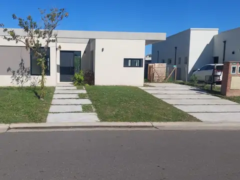 VENTA CASA 5 AMBIENTES - SANTA EMILIA - PILAR DEL ESTE