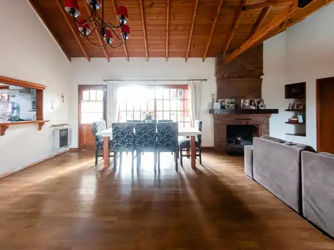 Chalet Casa Quinta Jardín Pileta Quincho Ranelagh