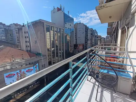 Monoambiente muy luminoso en Av. Corrientes y Montevideo