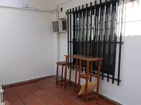 Venta de departamento de pasillo de 1 dormitorio con patio y terraza exclusiva