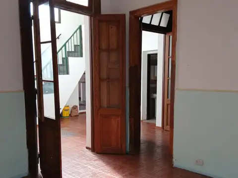 Venta de departamento de pasillo de 1 dormitorio con patio y terraza exclusiva
