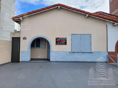 Inmejorable ubicación  "frente  al mar" casa   departamento 3 ambientes.