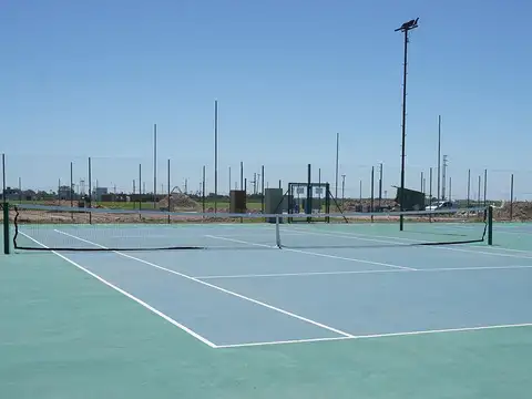 LOTE EN VENTA CON FONDO A LA LAGUNA BARRIO SANTA CLARA AL SUR