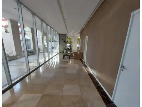 Piso 4 ambientes con cochera cubierta