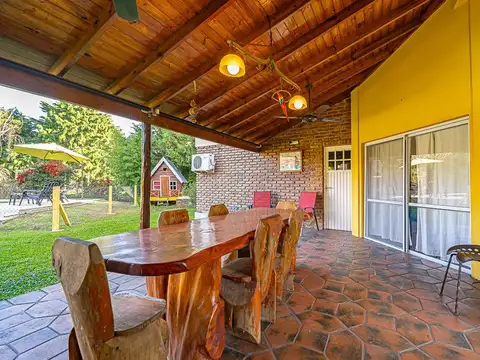 Casa en Alquiler con 1 cochera