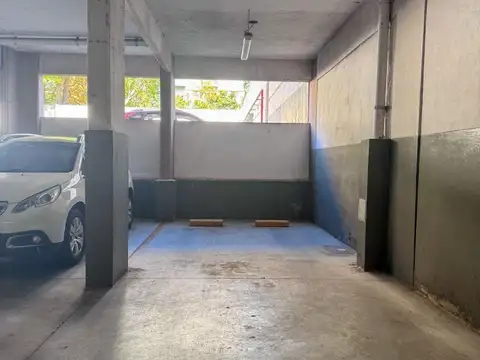 Cochera con seguridad 24hs