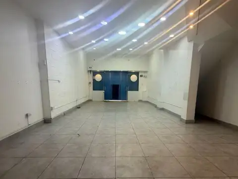 Local en Alquiler en Villa Real, $ 900.000