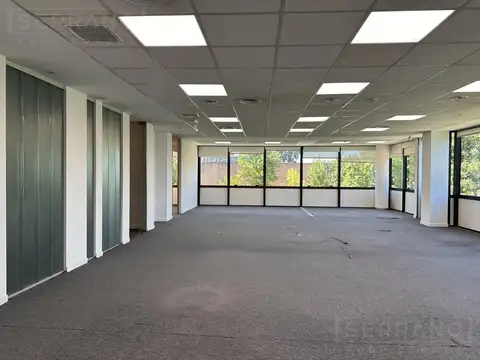 Oficina en alquiler en planta baja de 278m2 con 5 cocheras en Martínez