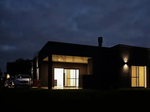 Casa en Venta con 3 cocheras