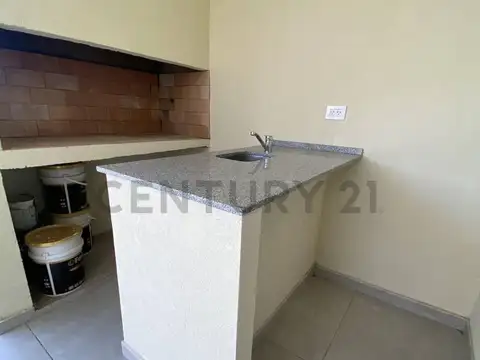Casa 4 ambientes con 2 baños
