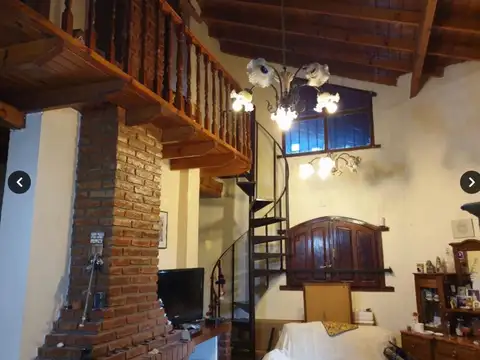 Casa en Venta con 2 cocheras
