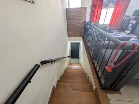 Casa 6 ambientes con 2 baños