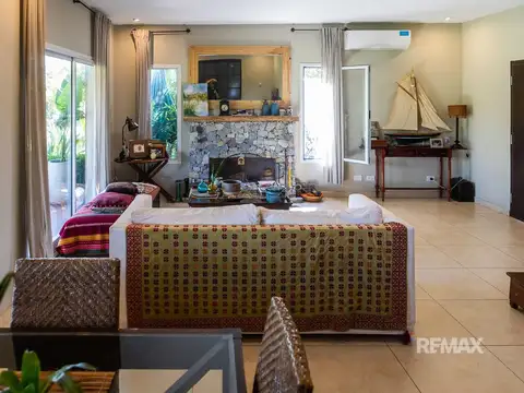 VENTA CASA SAN GABRIEL - 5 AMBIENTES - 3 DORM.
