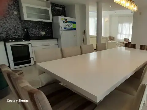 Casa 5 ambientes con 3 baños